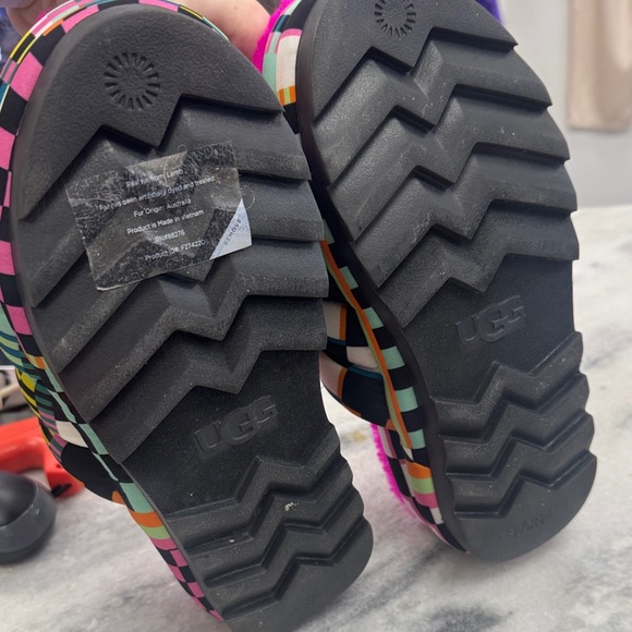 UGG Checks Slides Pink - Picture 5 of 5